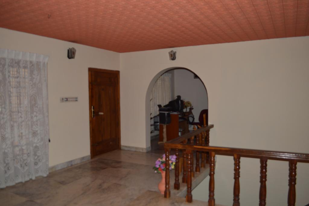 The Shade Apartment Мунар Екстериор снимка